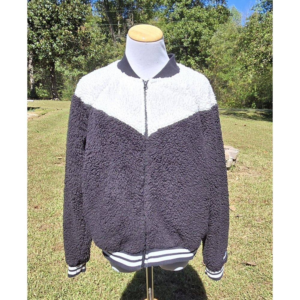 Nike Womens Sherpa Wolf Teddy Bomber Jacket Size LARGE Black & White Full Zip